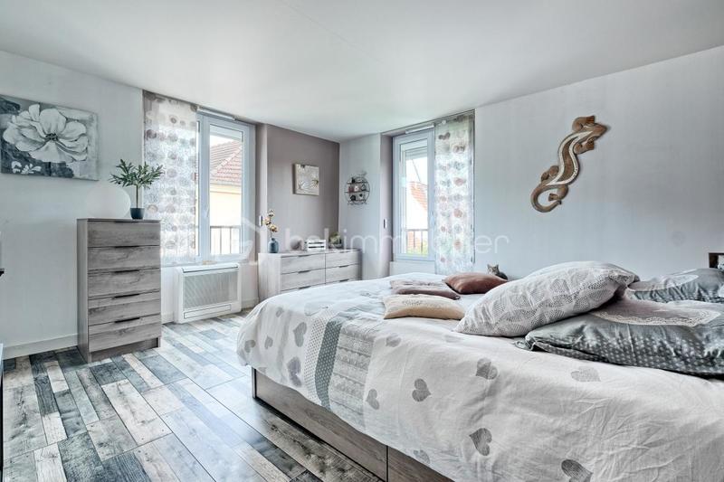 Demeure - 165 m² - 7 pièces