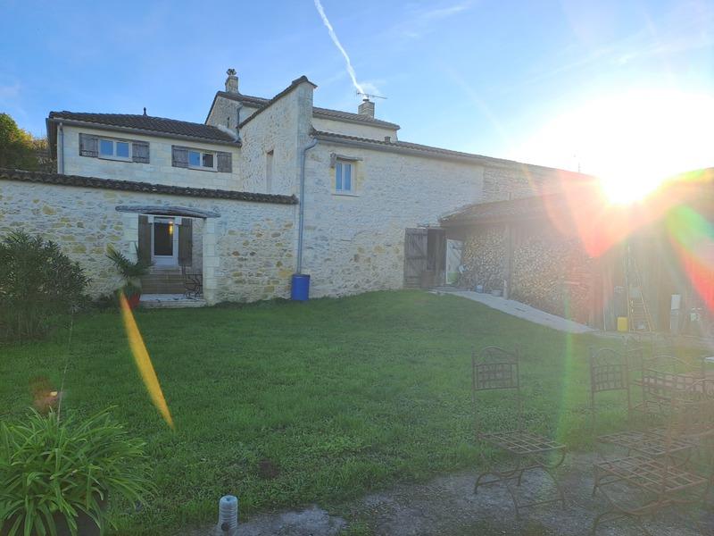 Maison - 227 m² - 7 pièces