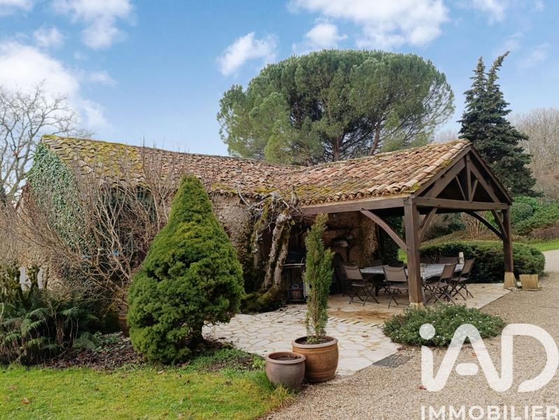 Maison - 393 m² - 10 pièces