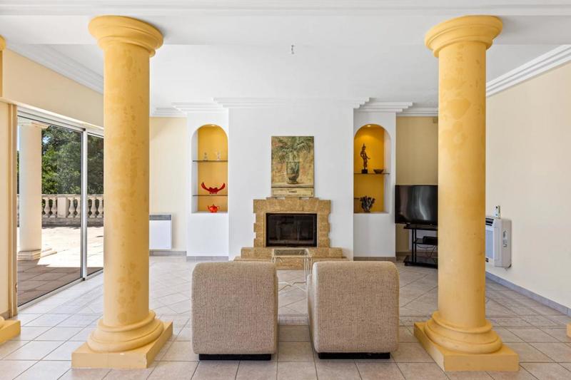 Villa - 284 m² - 6 pièces