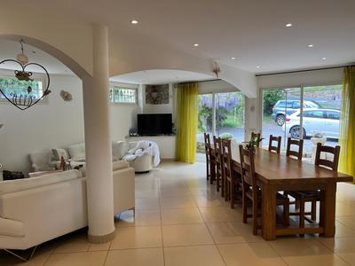 Maison - 222 m² - 5 pièces