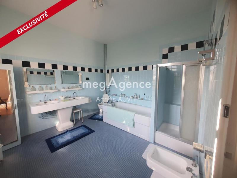 Maison - 300 m² - 10 pièces