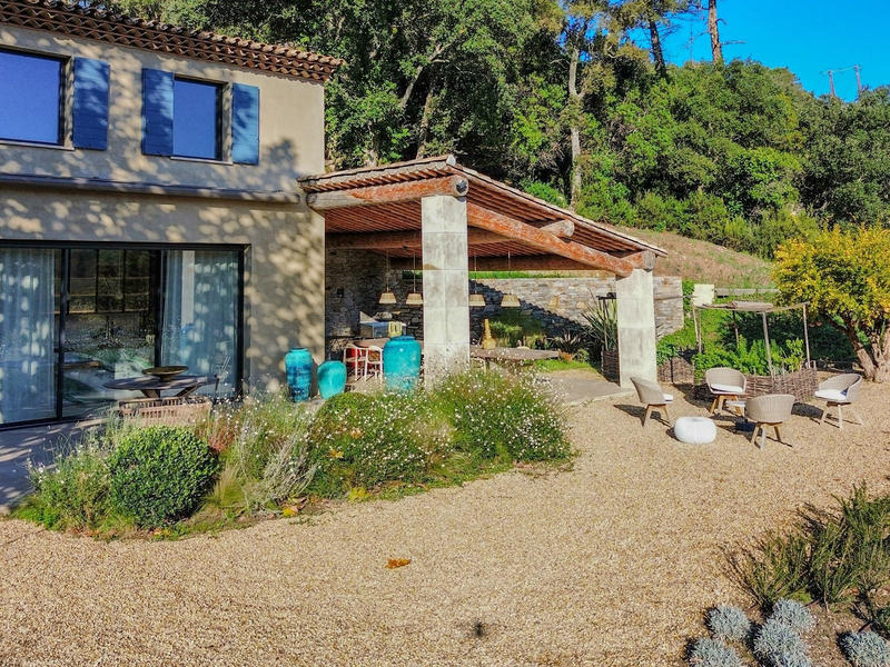 Maison traditionnelle - 245 m² - 5 pièces