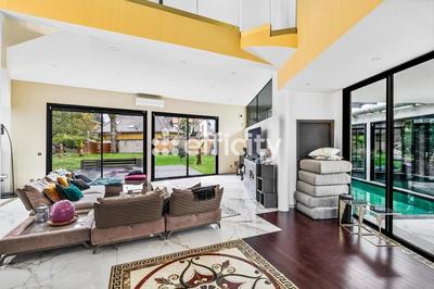 Maison - 300 m² - 5 pièces