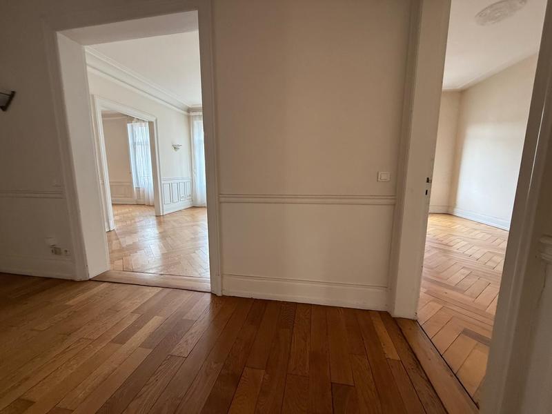 Appartement - 150 m² - 6 pièces