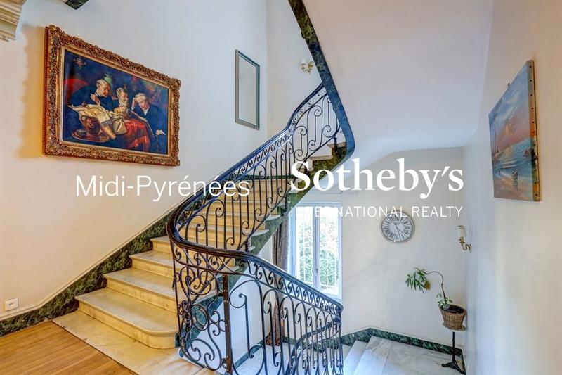 Maison - 620 m² - 15 pièces