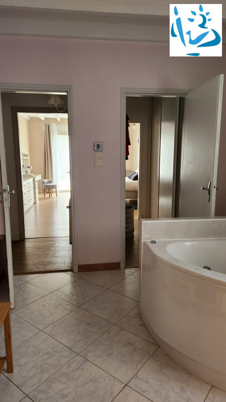 Maison - 280 m² - 8 pièces