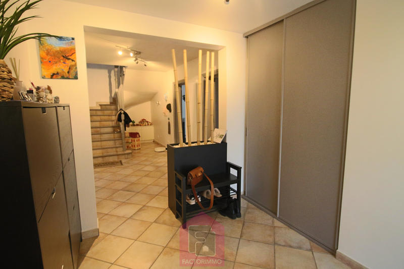 Maison - 230 m² - 7 pièces