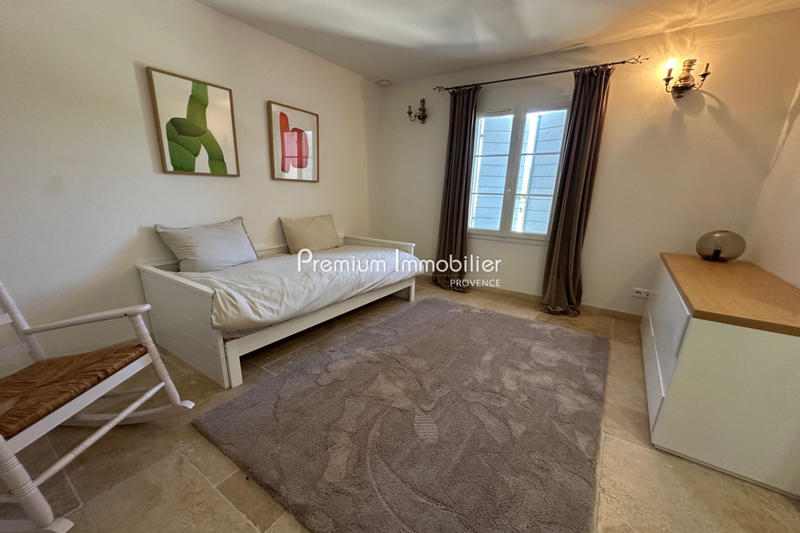 Maison - 220 m² - 5 pièces