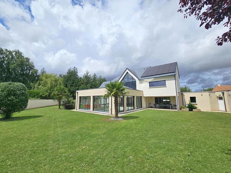 Maison - 530 m² - 10 pièces