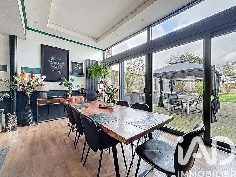 Maison - 247 m² - 10 pièces