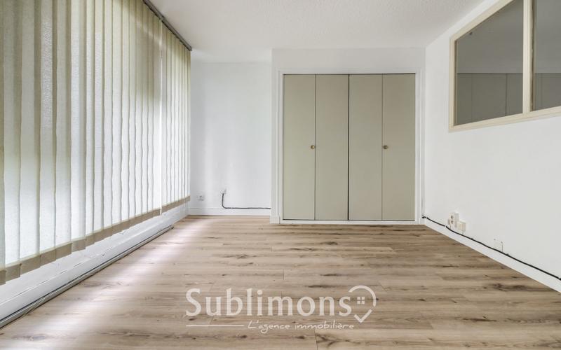 Local commercial - 89 m² - 6 pièces