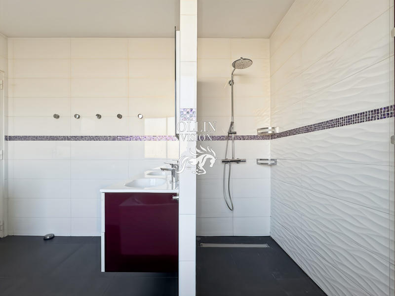 Maison - 180 m² - 6 pièces