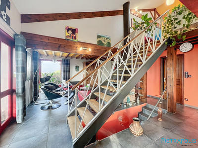 Maison - 232 m² - 9 pièces