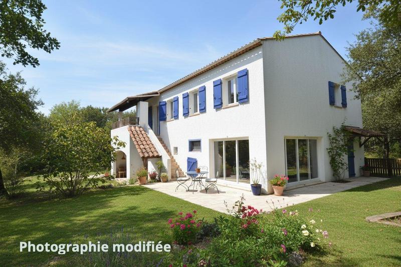 Maison - 180 m² - 8 pièces