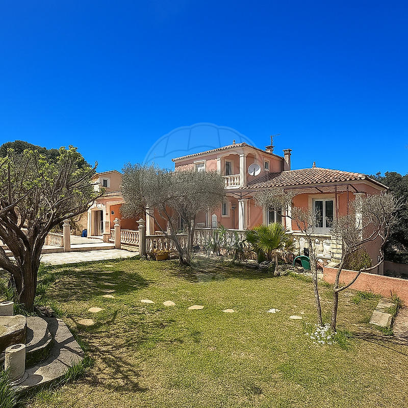 Maison - 145 m² - 6 pièces