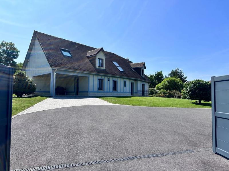 Maison - 261 m² - 10 pièces
