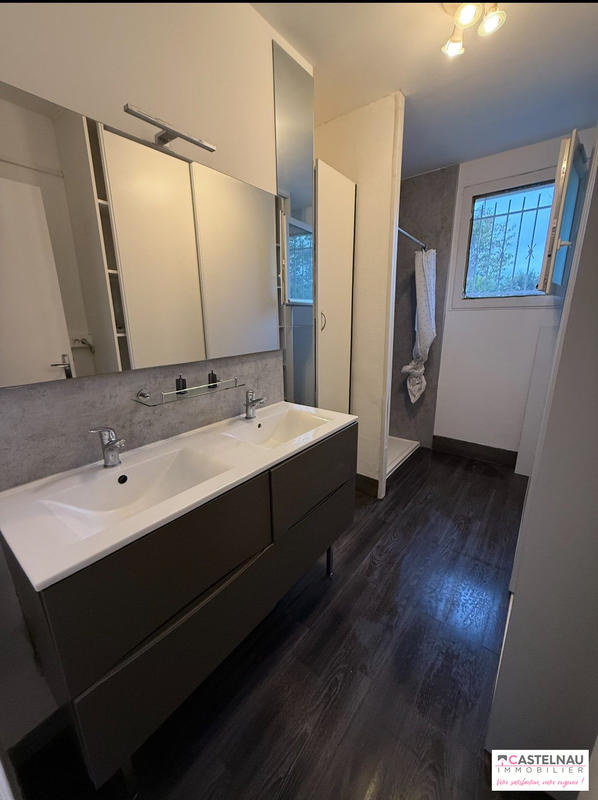 Maison traditionnelle - 240 m² - 8 pièces