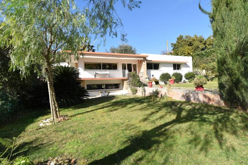 Maison - 306 m² - 8 pièces