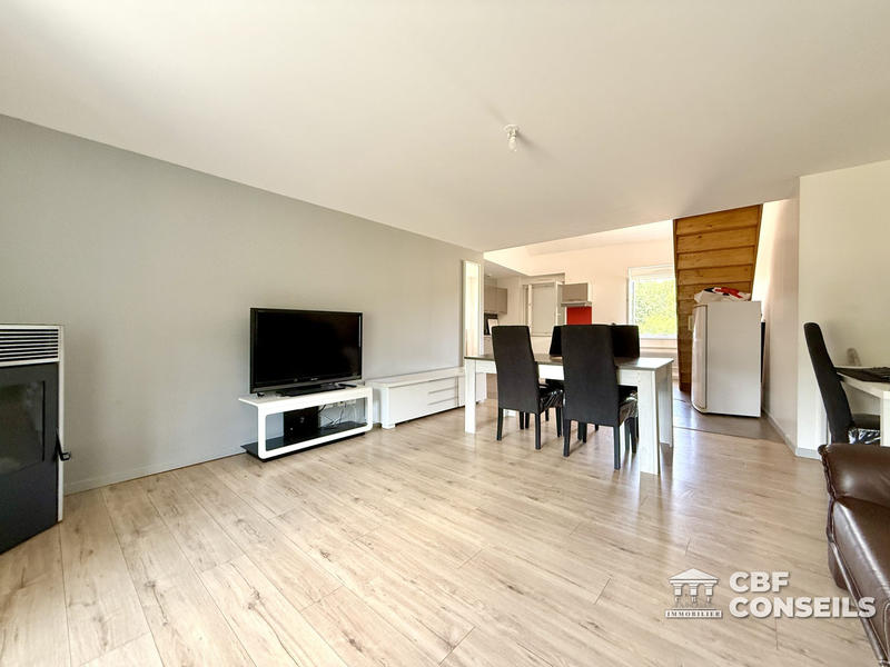 Maison - 270 m² - 9 pièces