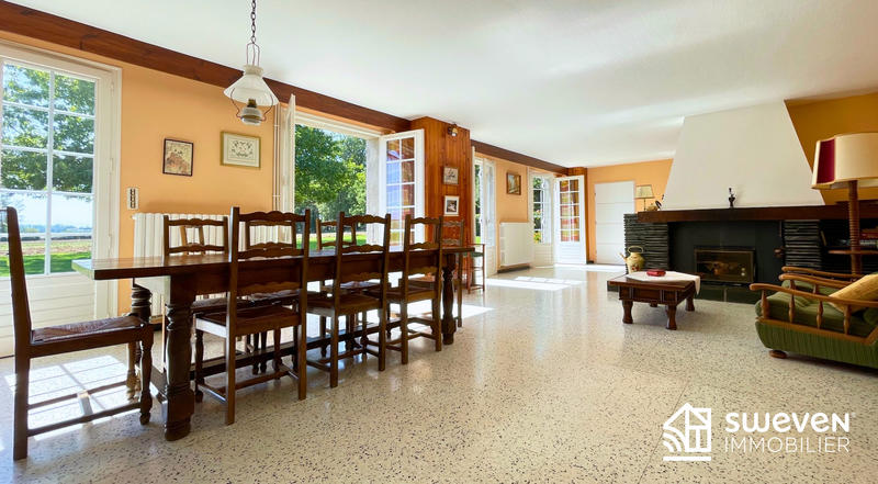 Maison - 340 m² - 8 pièces
