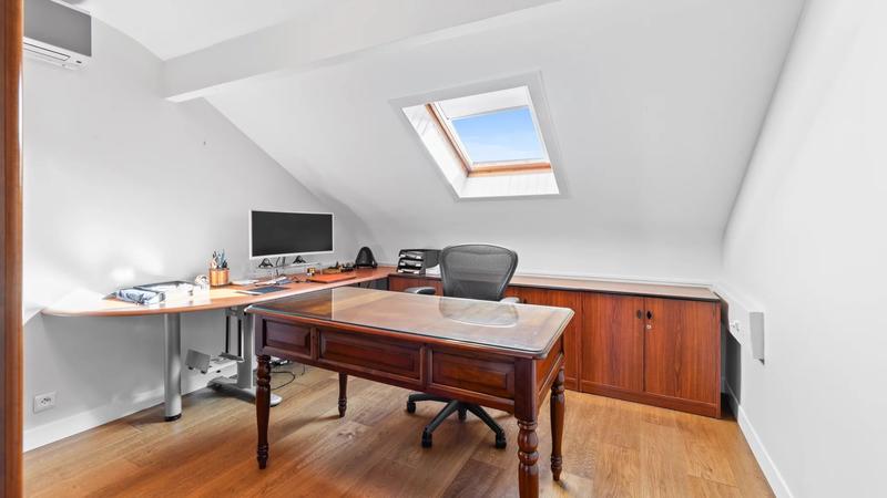 Villa - 300 m² - 10 pièces