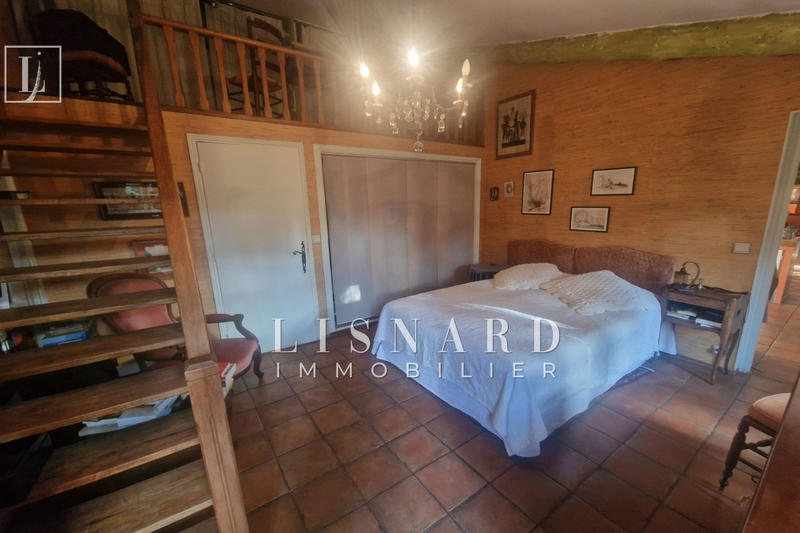 Maison - 220 m² - 5 pièces