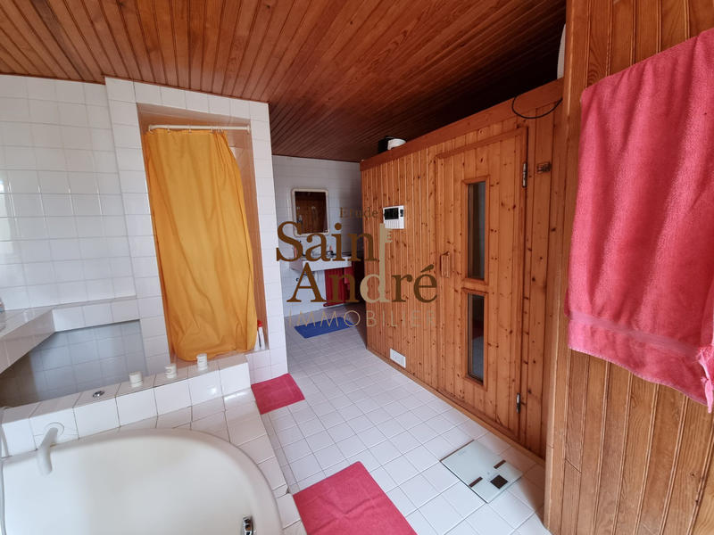 Maison - 230 m² - 7 pièces