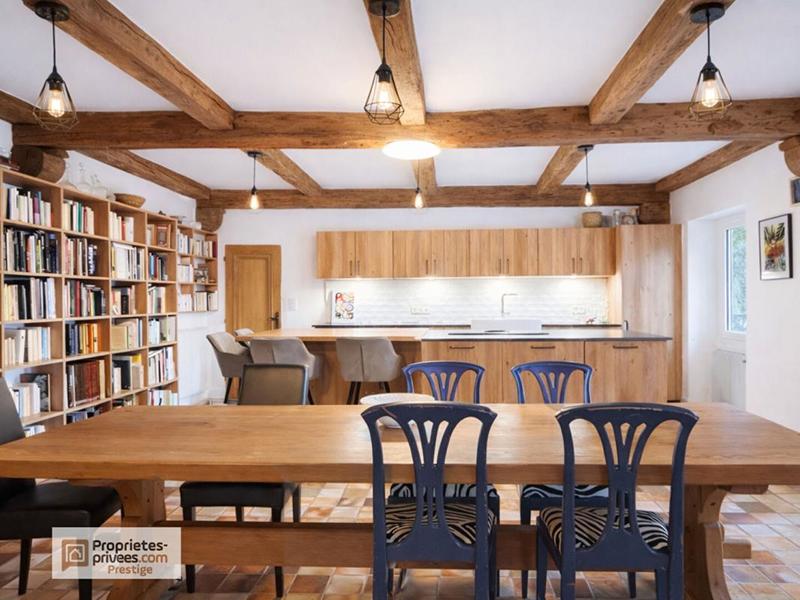 Maison - 233 m² - 8 pièces