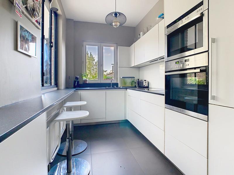 Maison - 220 m² - 9 pièces