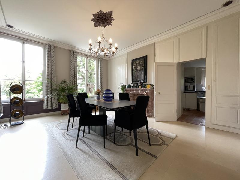 Maison - 279 m² - 10 pièces