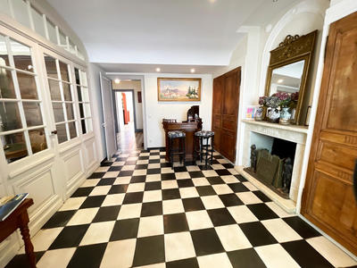 Maison de village - 467 m² - 24 pièces