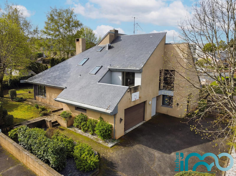 Maison ancienne - 250 m² - 8 pièces