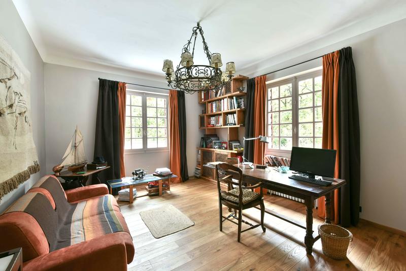 Demeure - 300 m² - 9 pièces