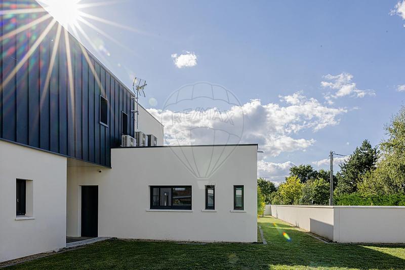 Maison - 222 m² - 7 pièces