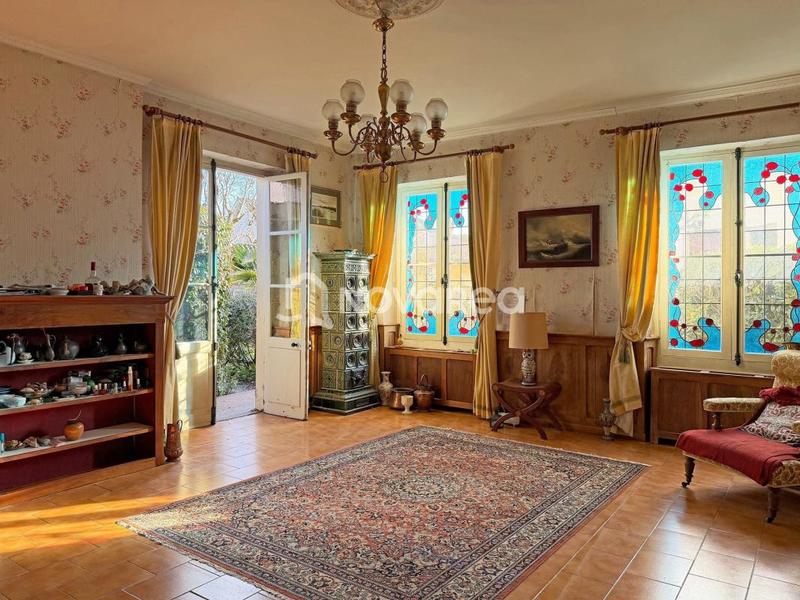 Maison - 270 m² - 10 pièces