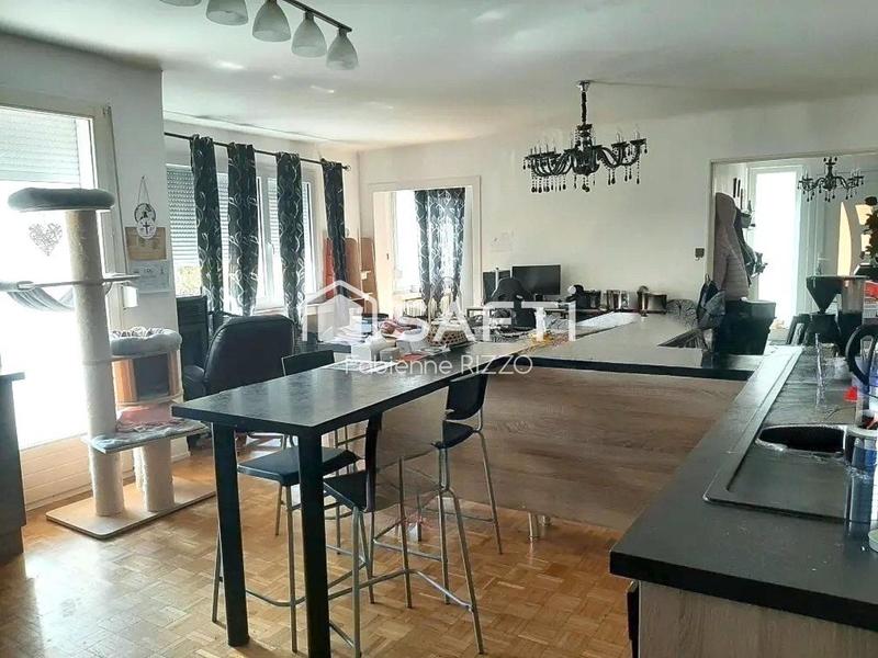 Maison - 195 m² - 8 pièces