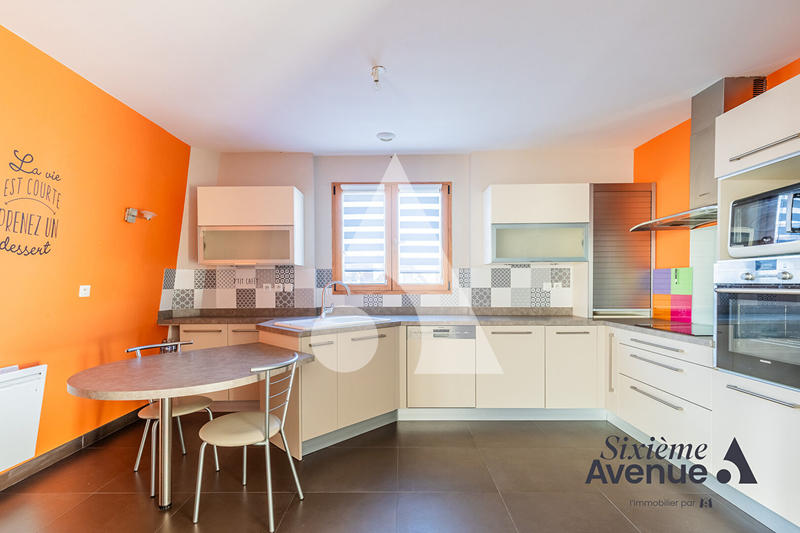 Appartement - 95 m² - 5 pièces