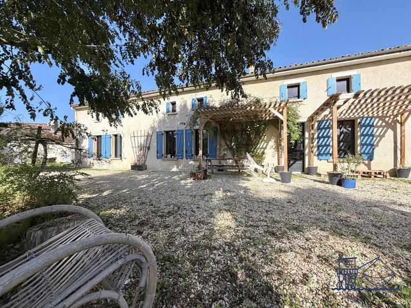 Maison ancienne - 330 m² - 7 pièces