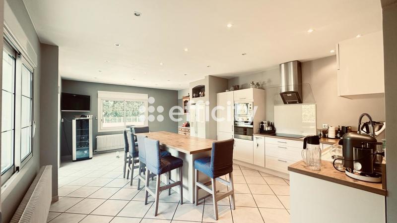 Maison - 215 m² - 7 pièces