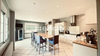 Maison - 215 m² - 7 pièces