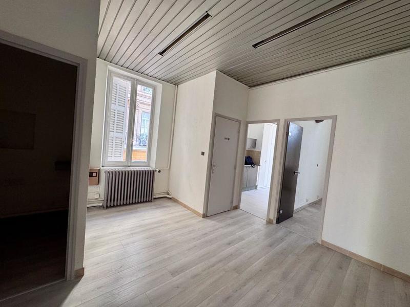 Appartement - 136 m² - 6 pièces