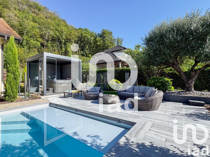 Maison - 242 m² - 6 pièces