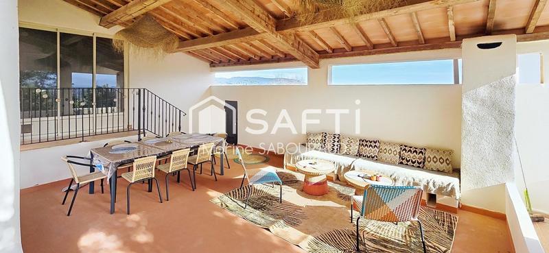 Maison - 250 m² - 10 pièces