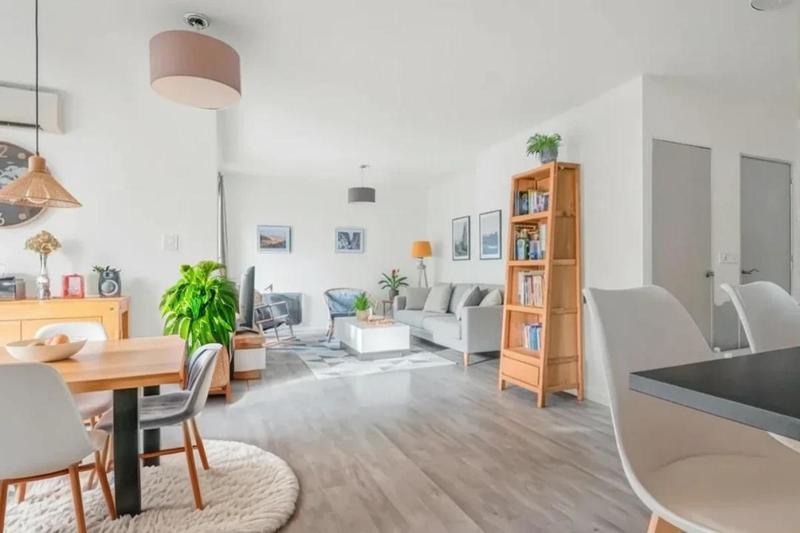 Appartement ancien - 107 m² - 4 pièces