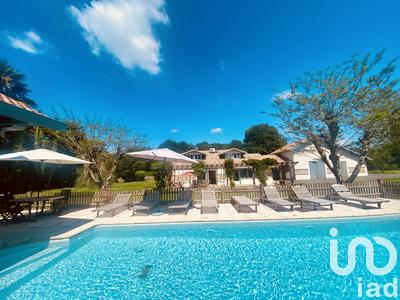 Maison - 210 m² - 7 pièces