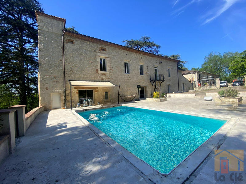 Maison - 450 m² - 11 pièces