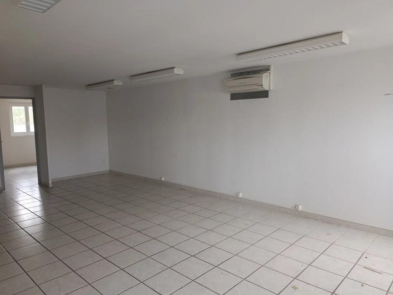 Local commercial - 119 m² - 5 pièces