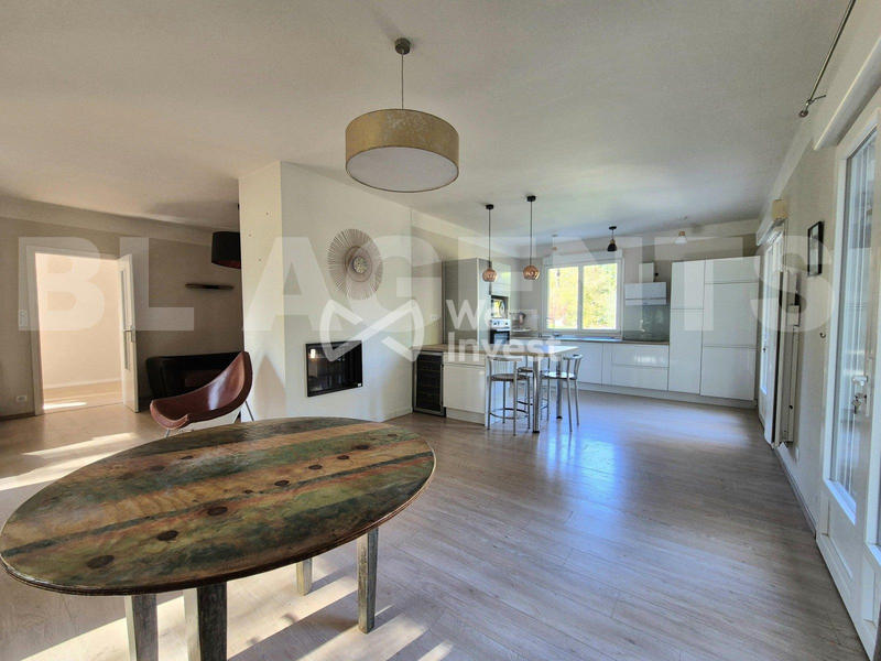 Maison - 215 m² - 7 pièces