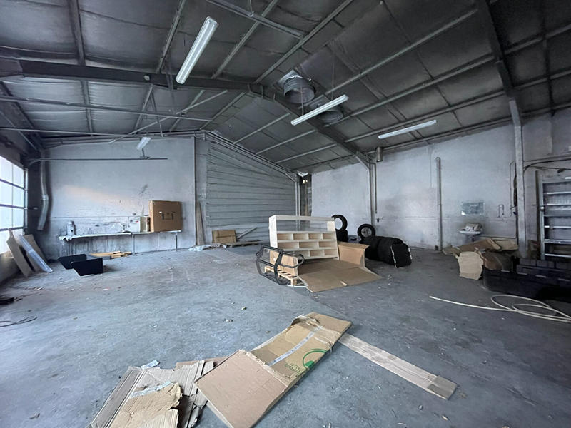 Local commercial - 1 500 m²